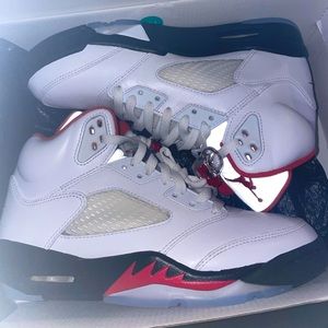 Jordan 5’s “fire reds” size- 7/5